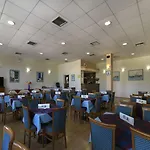 Delfini فندق 2*