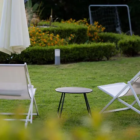 Delfini فندق باترا