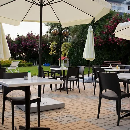 Delfini فندق باترا