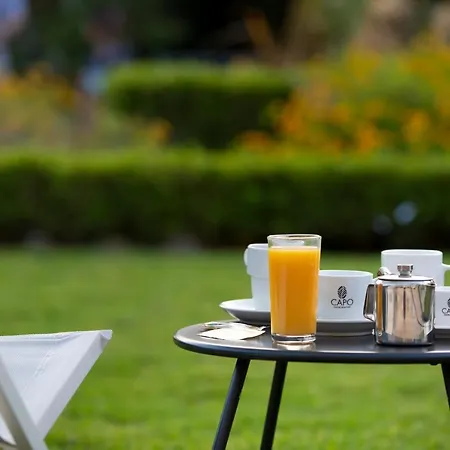 Delfini فندق باترا