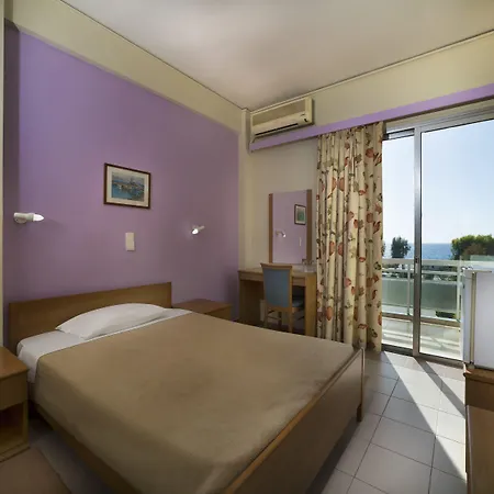 Delfini فندق باترا