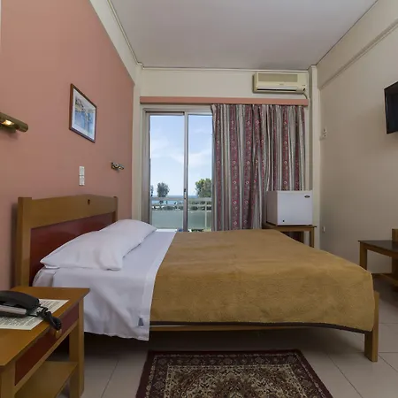 Delfini فندق باترا