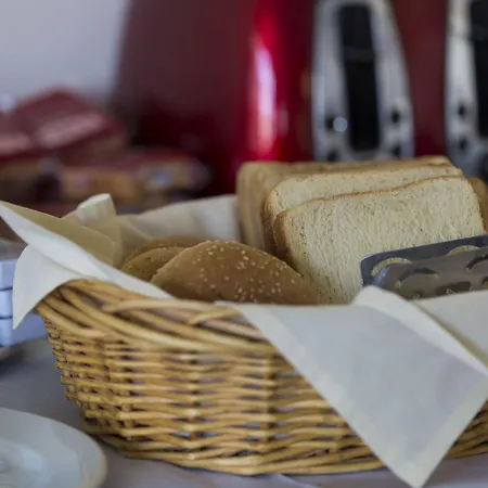 Delfini 2* باترا