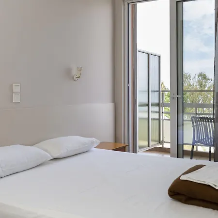 Delfini فندق باترا